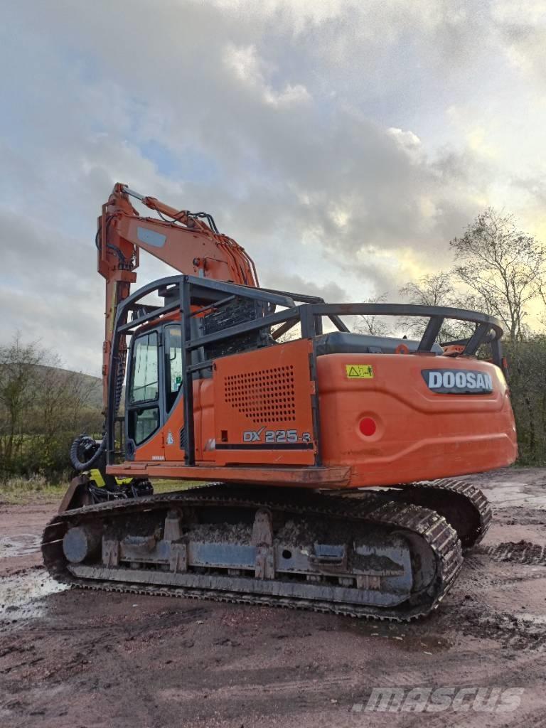 Doosan DX225 Harwestery