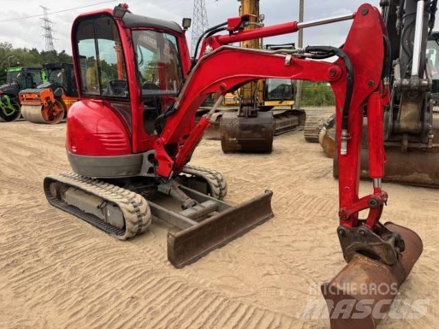 JCB 8025 Minikoparki
