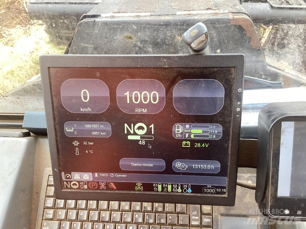 Komatsu 845 Forwardery