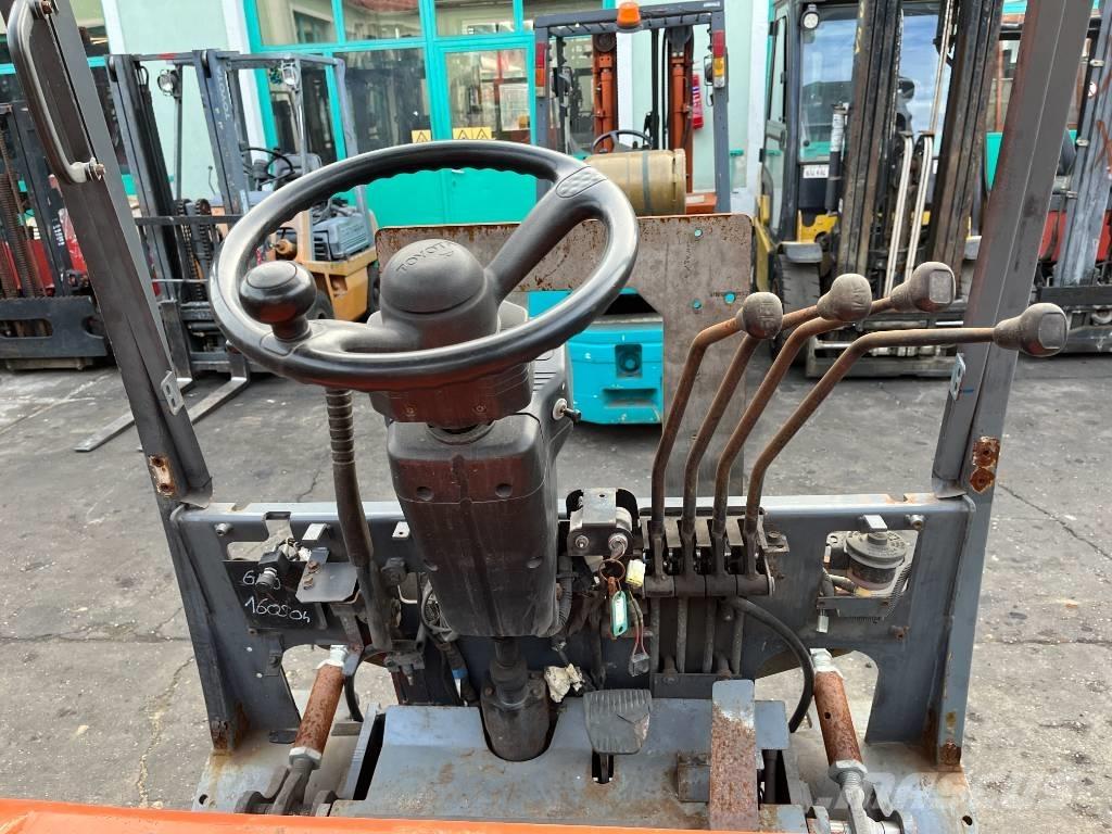 Toyota 5FBF25    V-4201 Wózki elektryczne