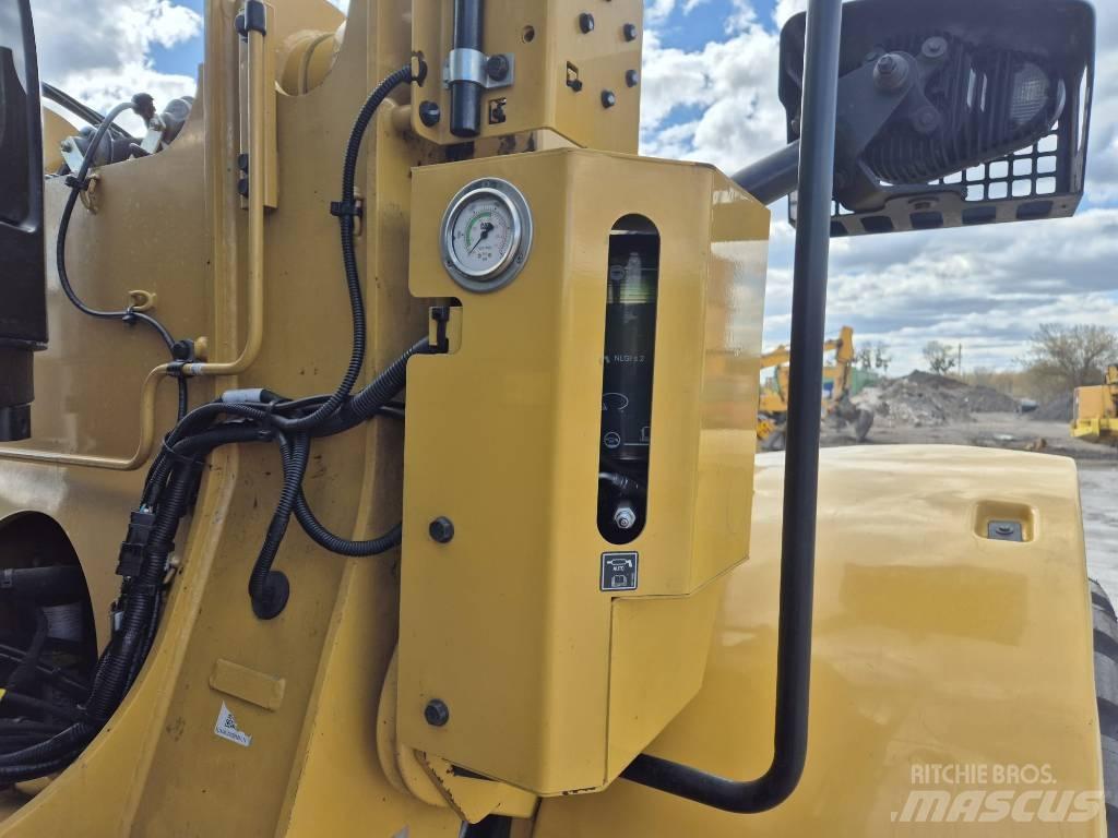 CAT 926M Ładowarki kołowe