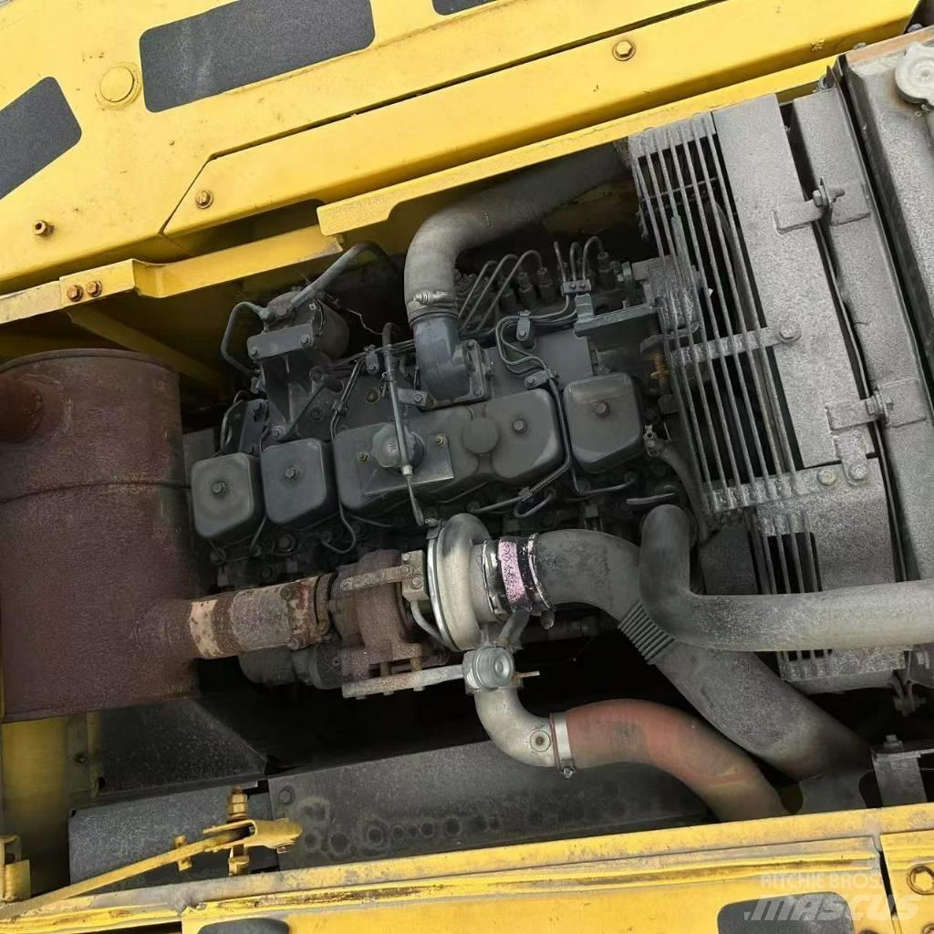 Komatsu 220-7 Koparki gąsienicowe