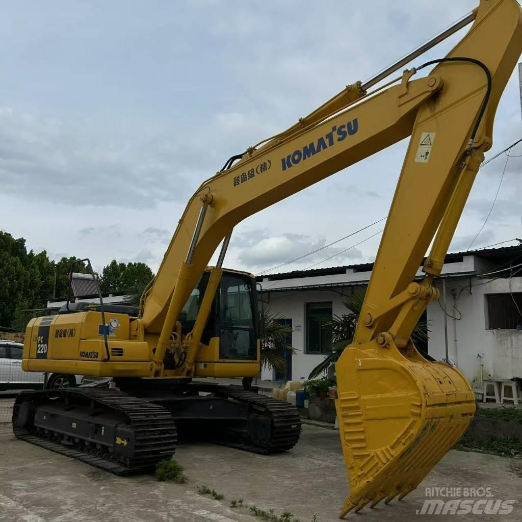 Komatsu 220-7 Koparki gąsienicowe