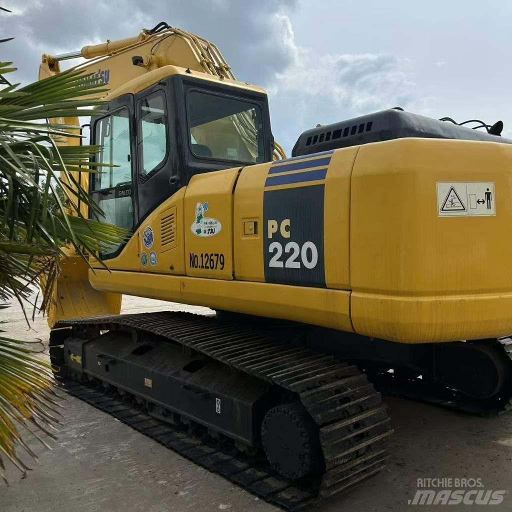 Komatsu 220-7 Koparki gąsienicowe