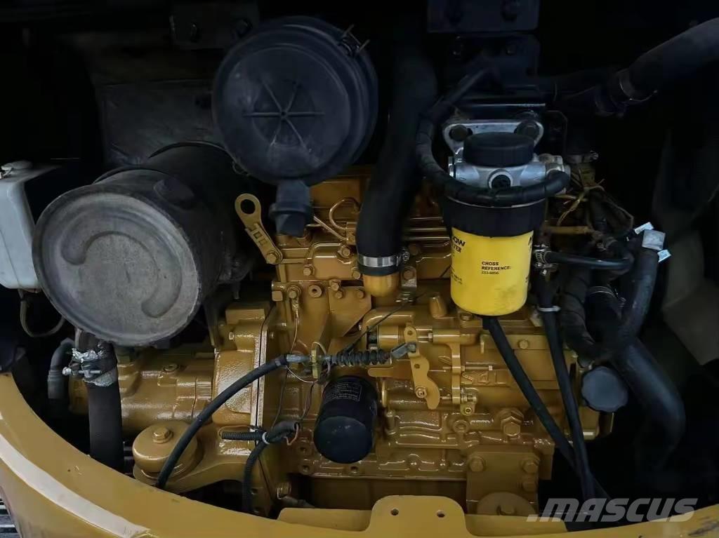 CAT 304 CR Minikoparki