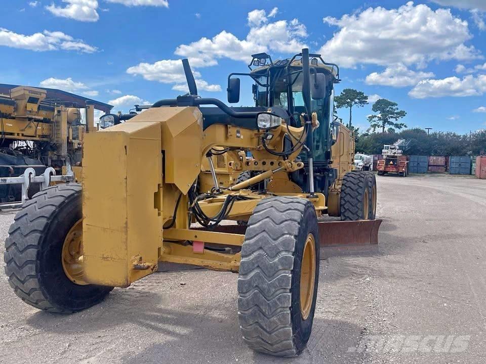 CAT 140 M 2 Równiarki