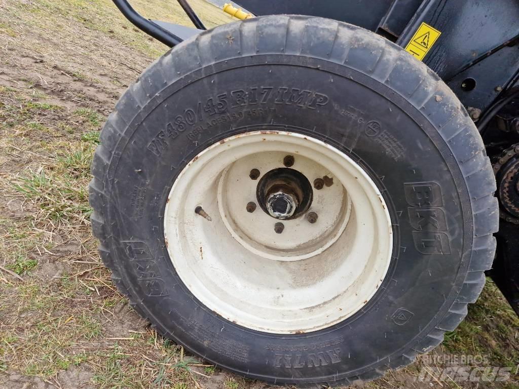 New Holland BR 750 Prasy zwijające