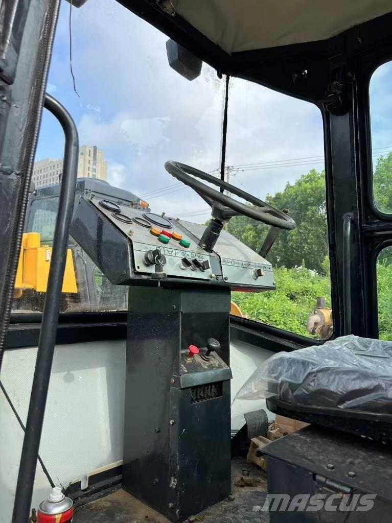 Dynapac CA25D Walce jednobębnowe