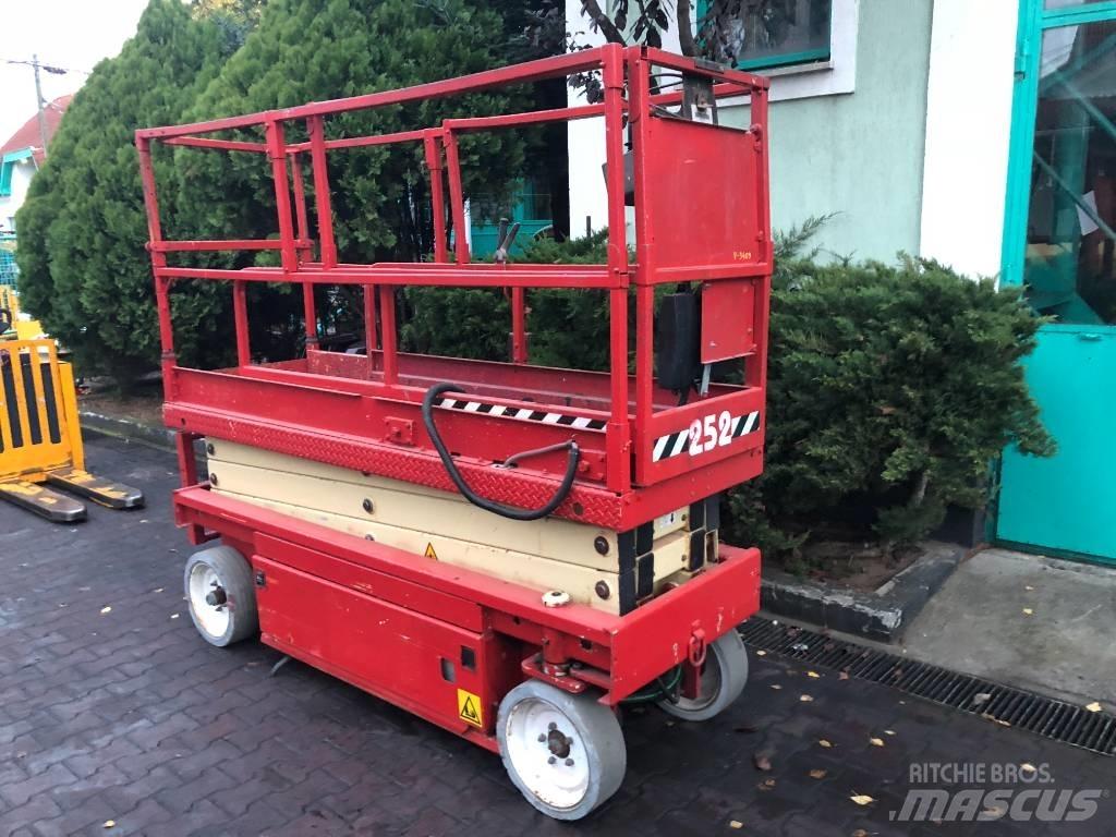 JLG 2030 F3    V-3409 Podnośniki masztowe