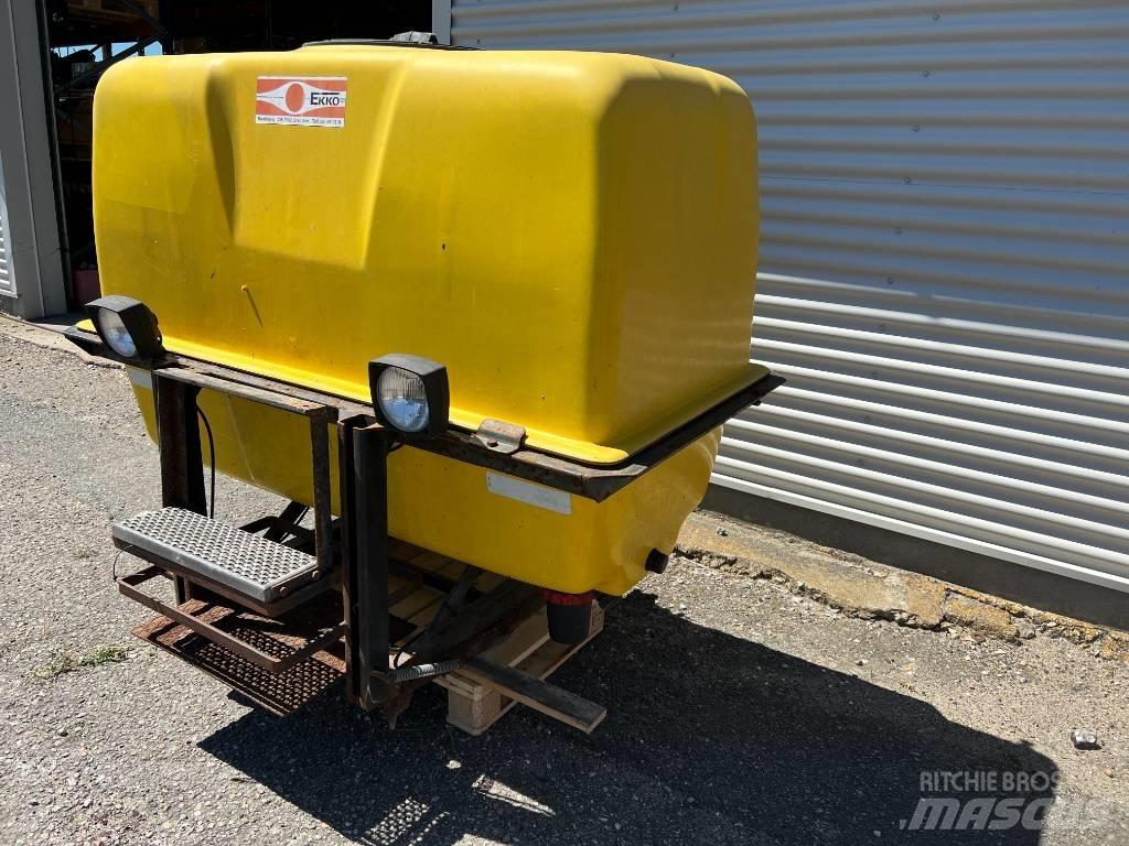 Ekko Front Tank Zamontowane opryskiwacze