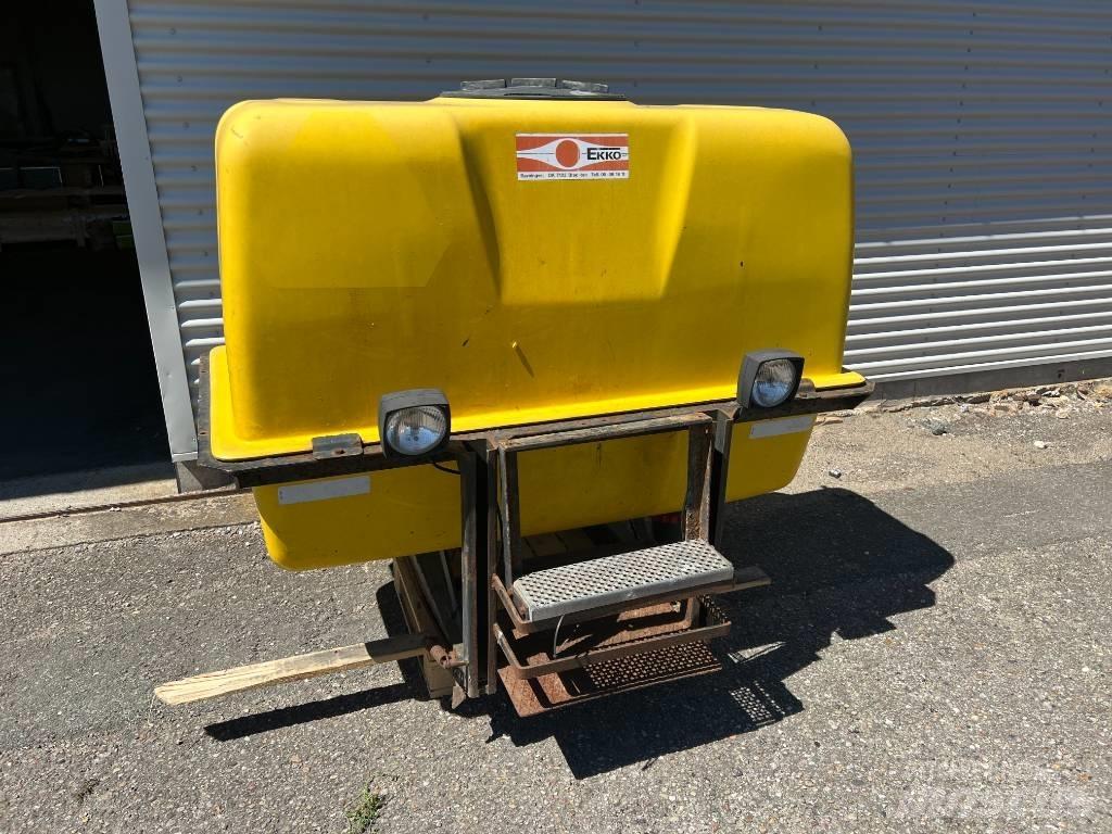 Ekko Front Tank Zamontowane opryskiwacze