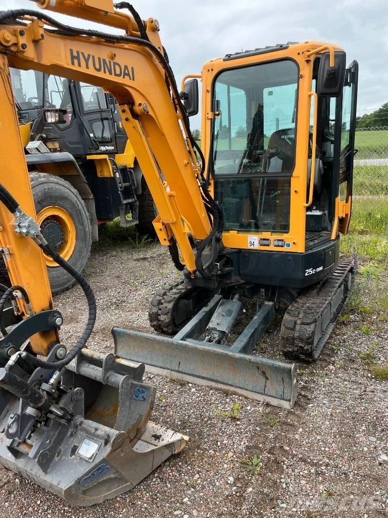 Hyundai R25Z-9 AK Minikoparki