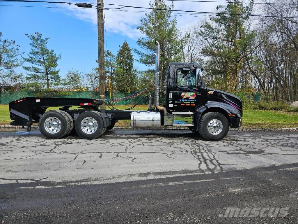 Volvo VNX 64 T300 Ciężarówki typu Platforma / Skrzynia