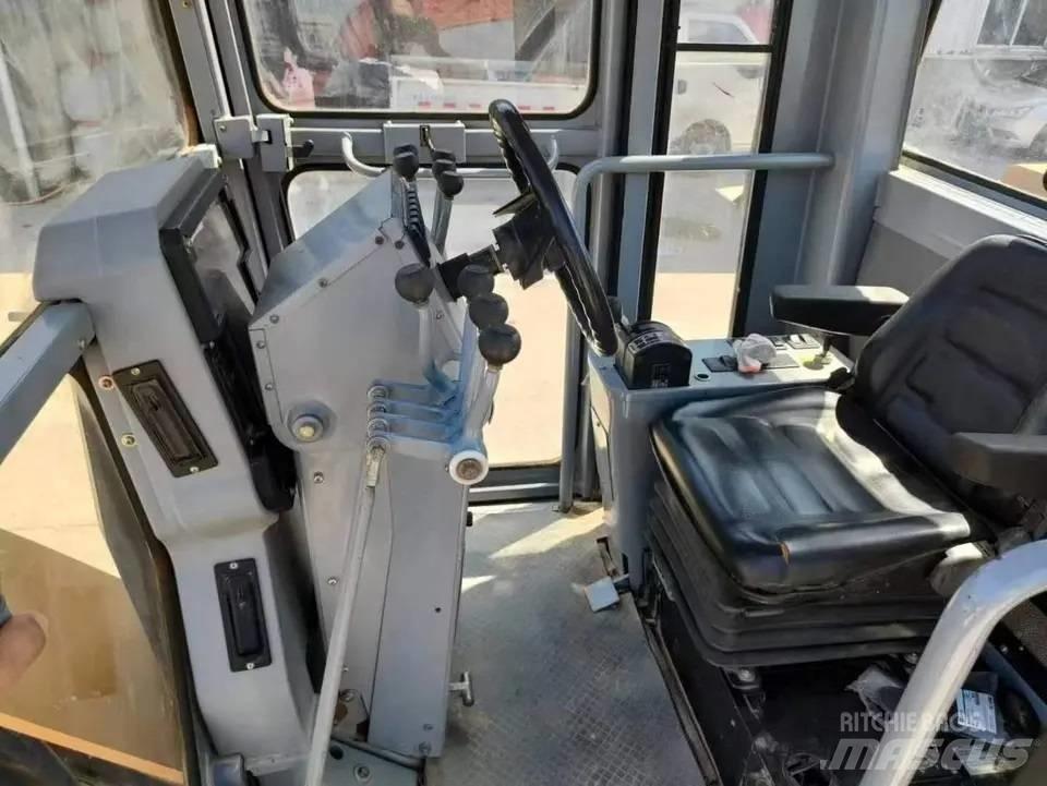 CAT 140 K Równiarki