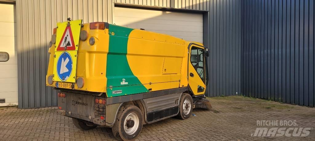 Johnston CX400 Zamiatarki - Zgarniarki - Odśnieżarki