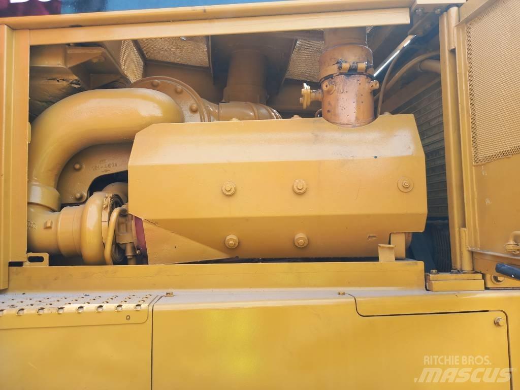 CAT D8R (Abu Dhabi) Spycharki gąsienicowe
