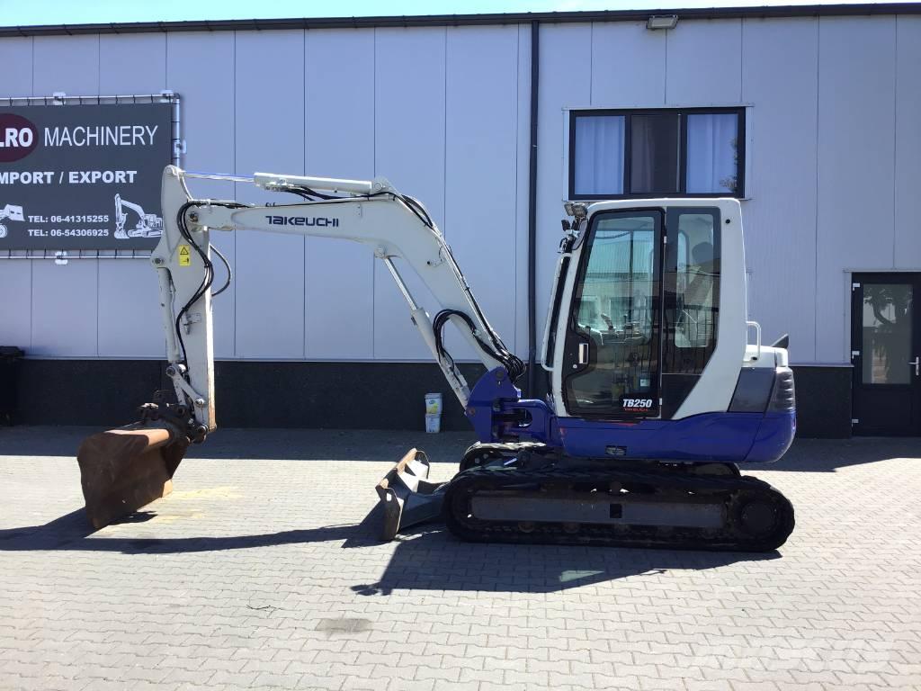 Takeuchi TB 250 Minikoparki