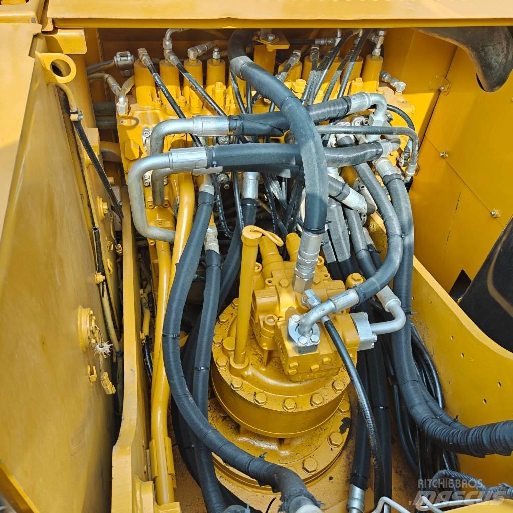 CAT 323 D L Koparki gąsienicowe
