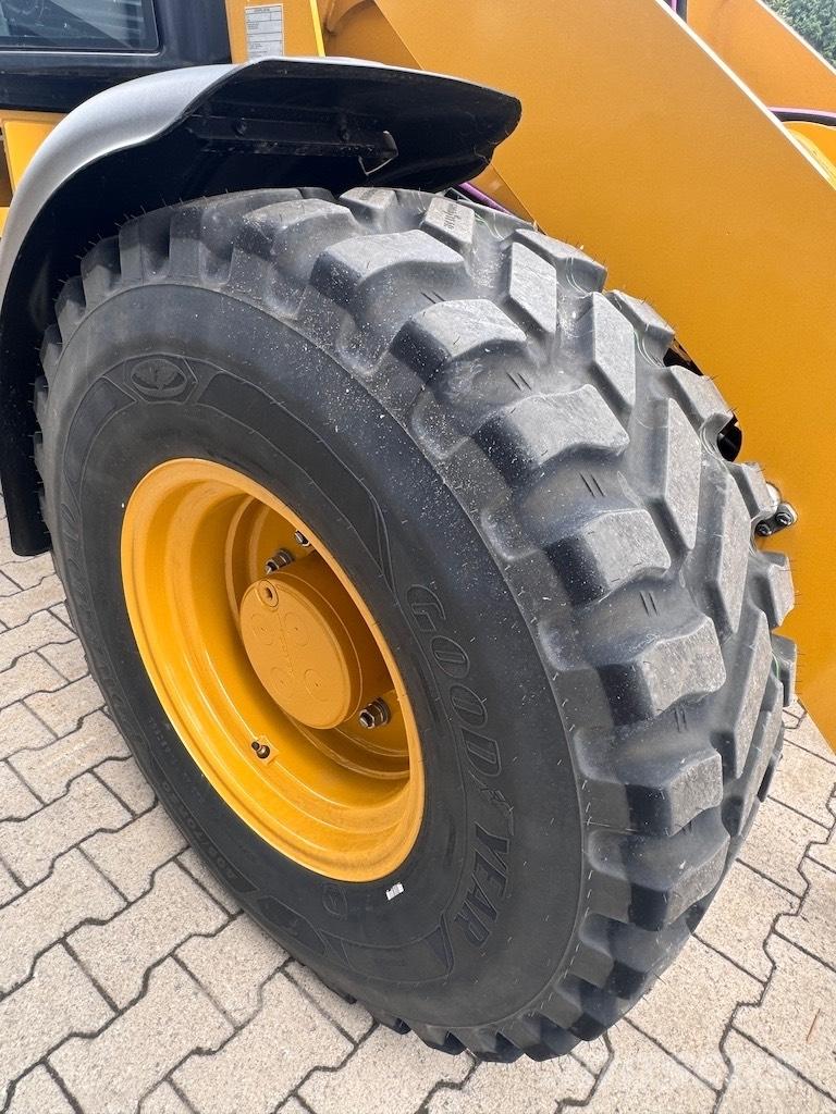 CAT 908 Ładowarki kołowe