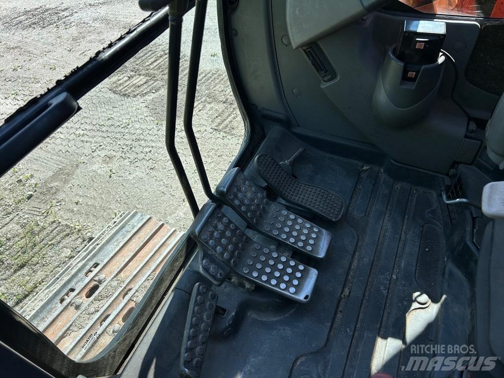 Hitachi ZX 135 US Koparki gąsienicowe