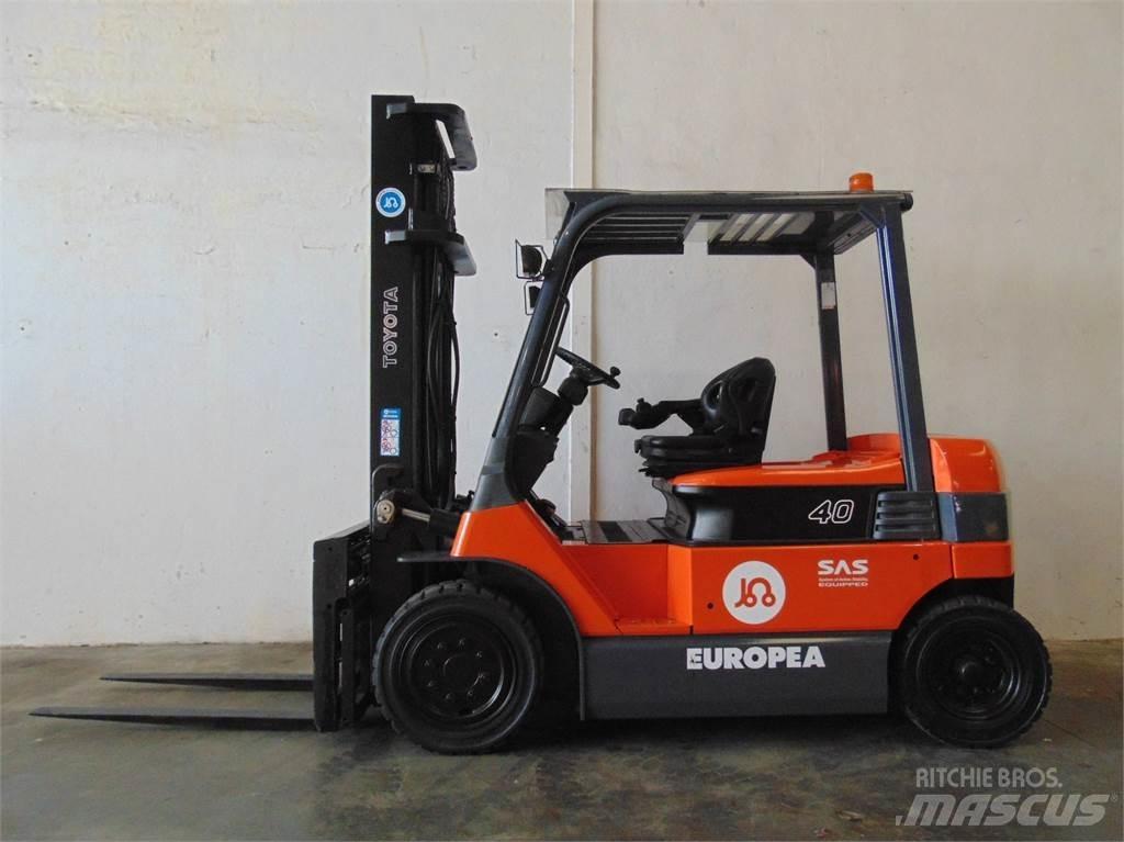 Toyota 7FBMF40 Wózki elektryczne