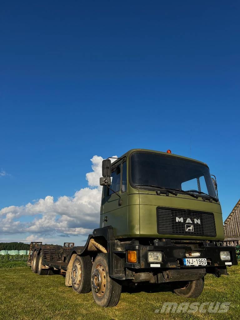 MAN 32.322 Samochody do przewozu drewna