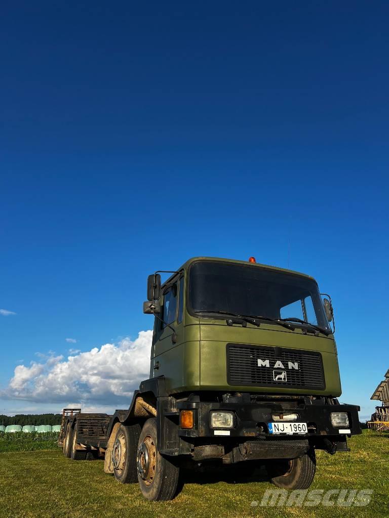 MAN 32.322 Samochody do przewozu drewna
