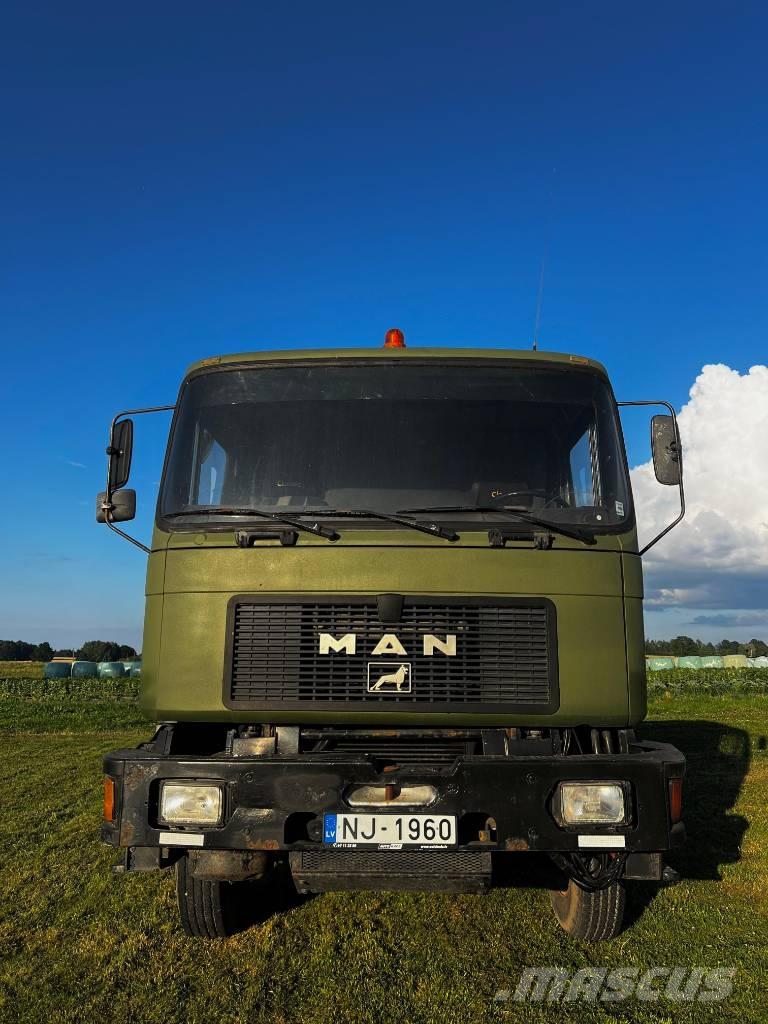 MAN 32.322 Samochody do przewozu drewna