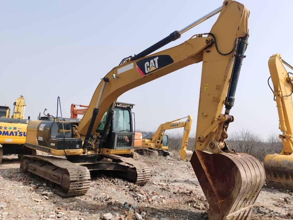 CAT 323 D L Koparki gąsienicowe