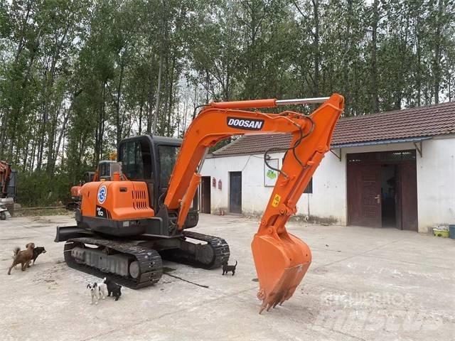 Doosan DX60 Minikoparki