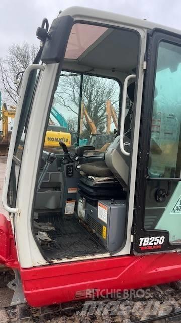 Takeuchi TB250 Minikoparki