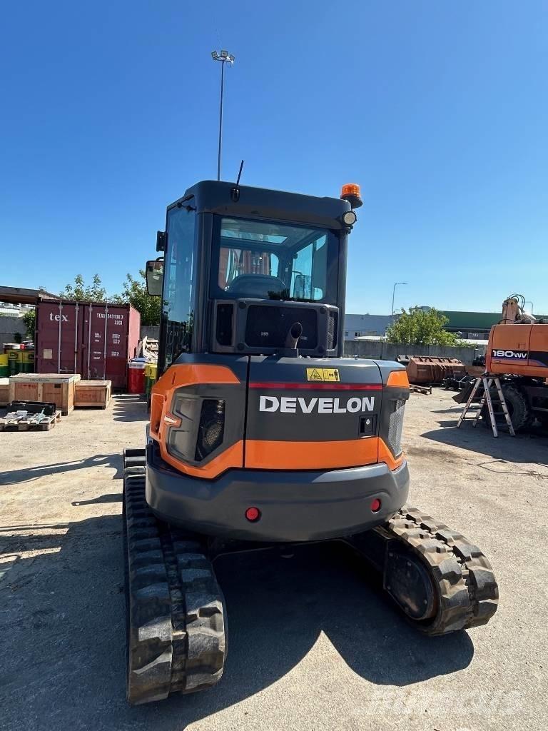 Develon DX 55 R-7 Minikoparki