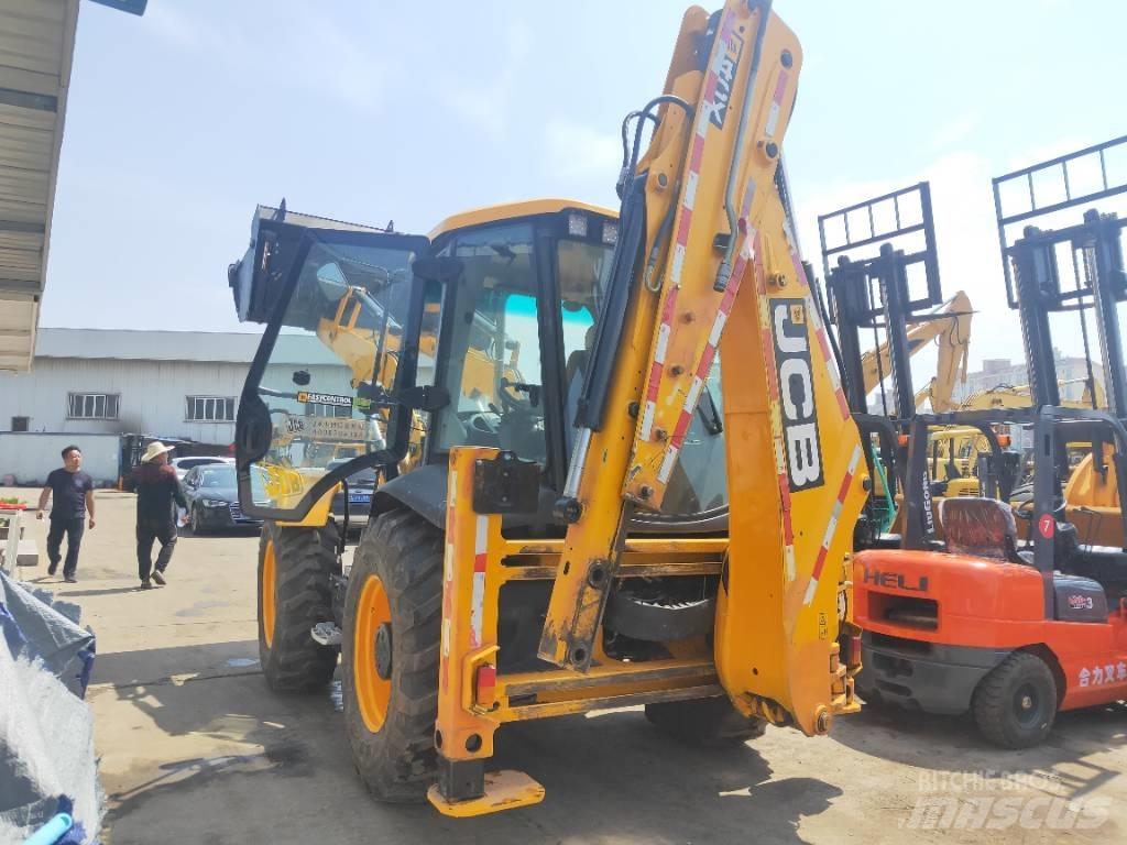 JCB 4CX Koparko-ładowarki