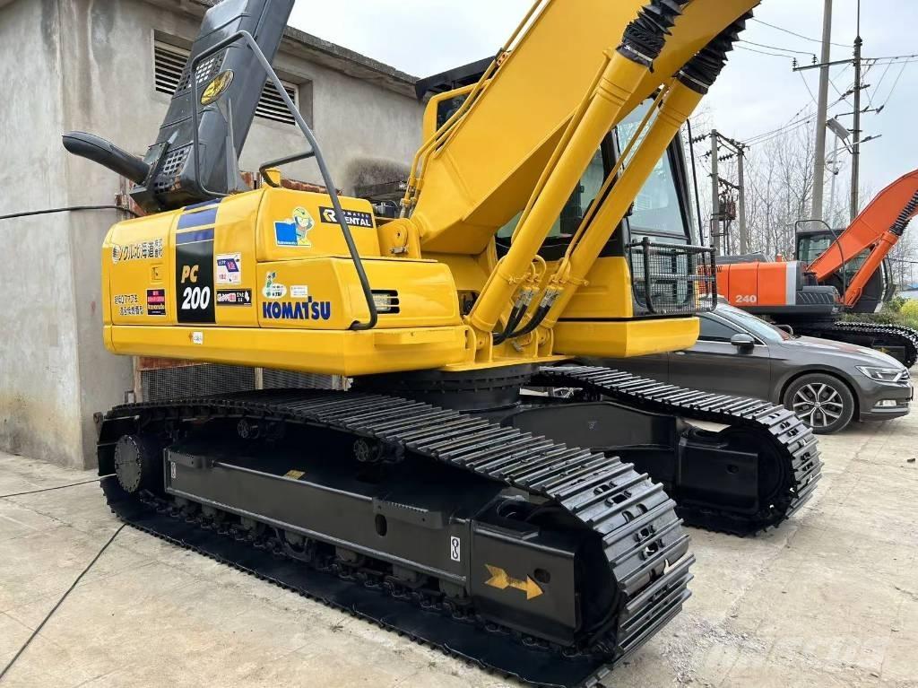 Komatsu 200 Koparki gąsienicowe