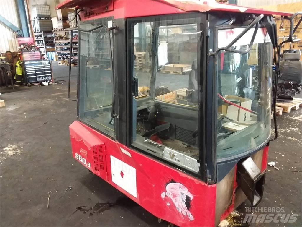 Valmet 860.3 Kabiny i wnętrze