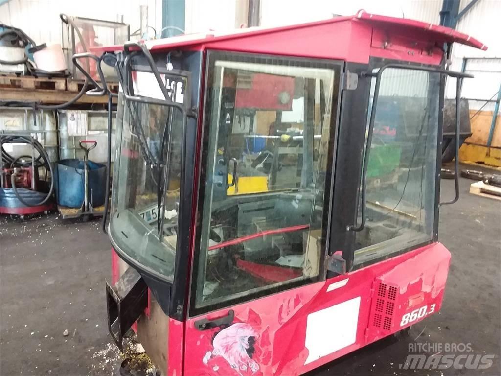 Valmet 860.3 Kabiny i wnętrze