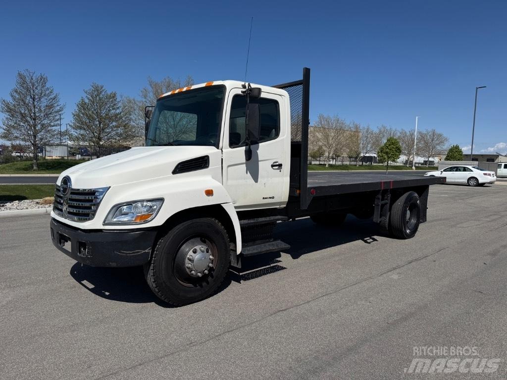 Hino 268 Ciężarówki typu Platforma / Skrzynia