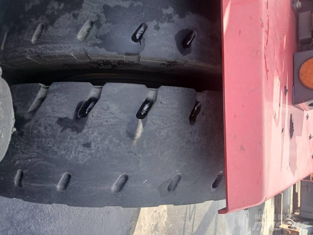Kalmar DCG100-45ED7 Wozy do składowania i transportu kontenerów