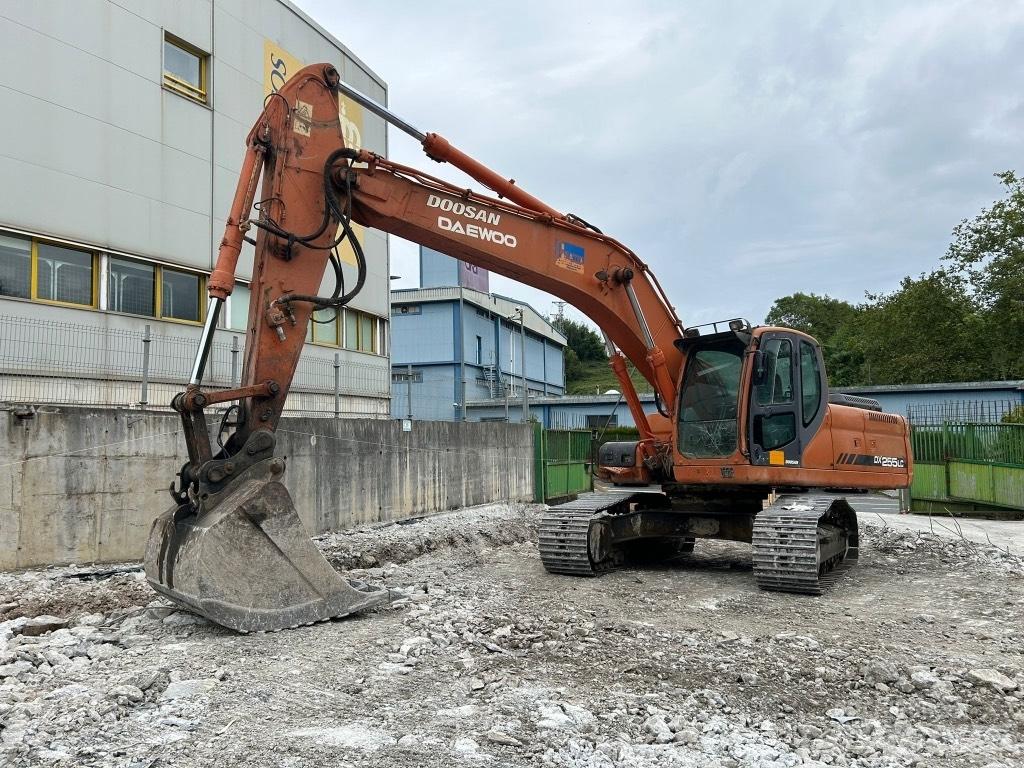 Doosan DX 255 LC Koparki gąsienicowe