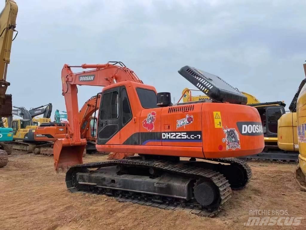 Doosan 225-7 Koparki gąsienicowe