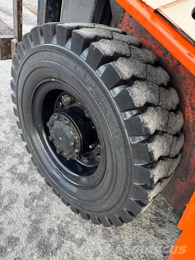 Nissan 25 Wózki LPG