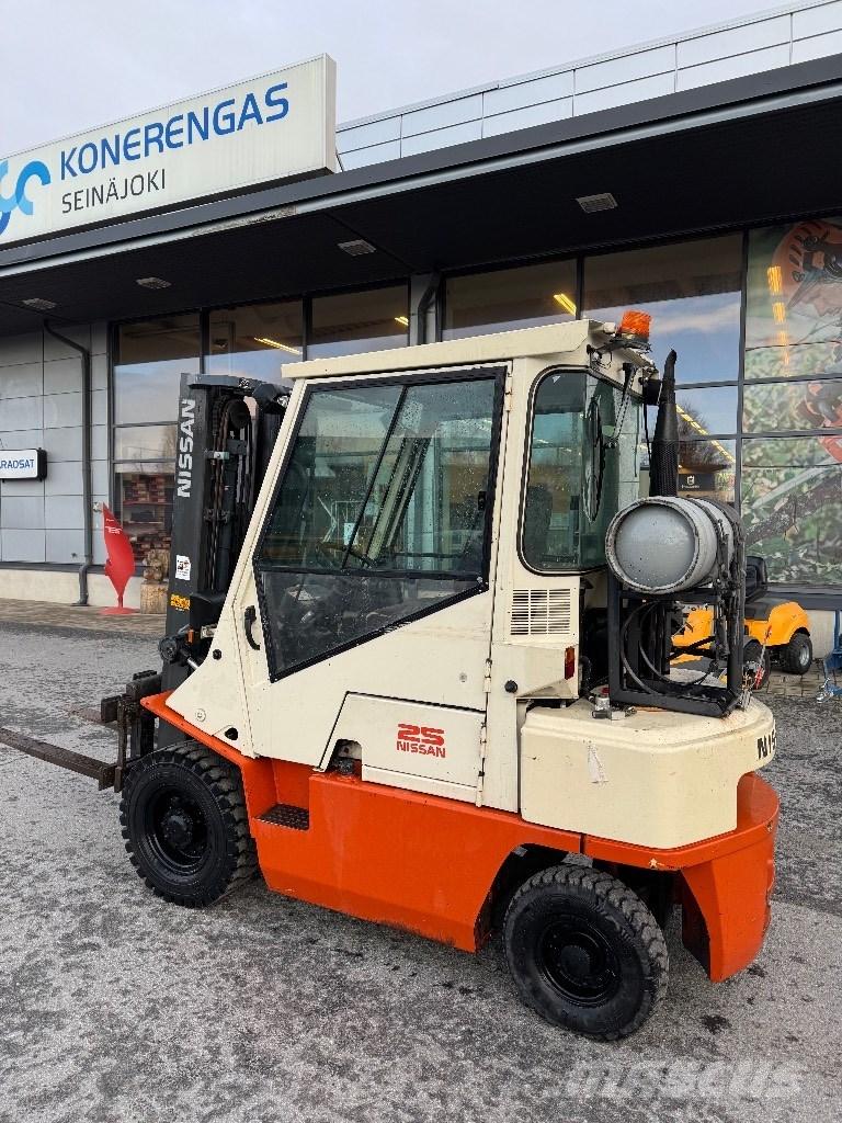 Nissan 25 Wózki LPG