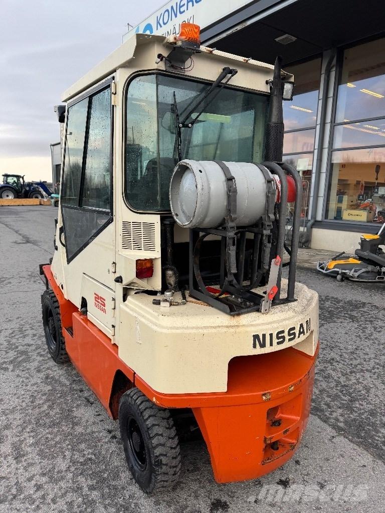Nissan 25 Wózki LPG