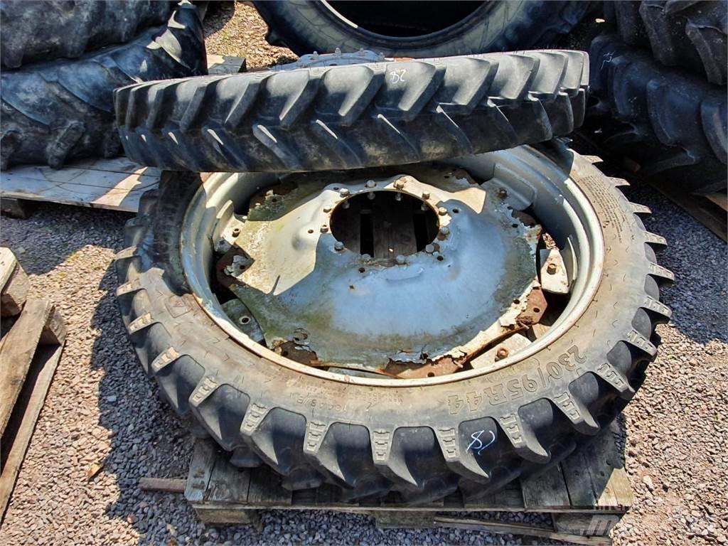 BKT 230/95R44 x2 Opony, koła i felgi