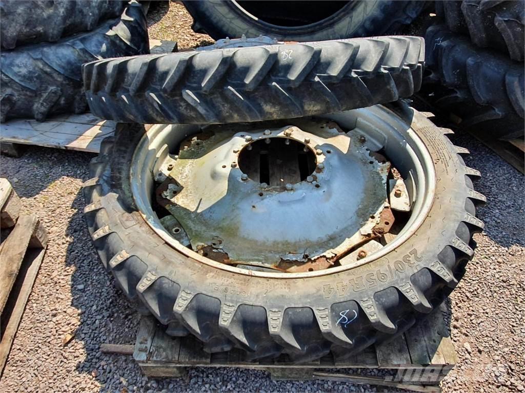 BKT 230/95R44 x2 Opony, koła i felgi