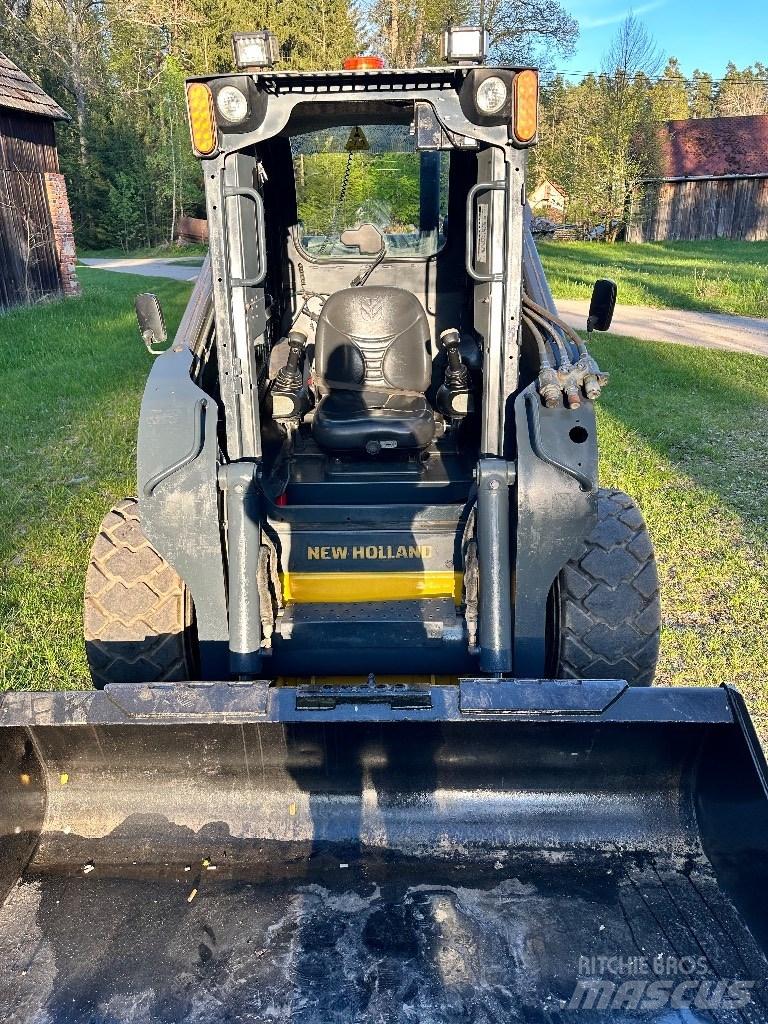 New Holland L 225 Ładowarki burtowe