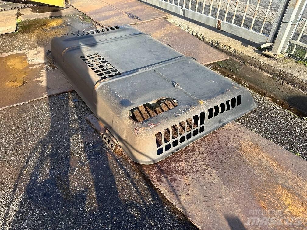 CAT 325DL hood Ramy i zawieszenie