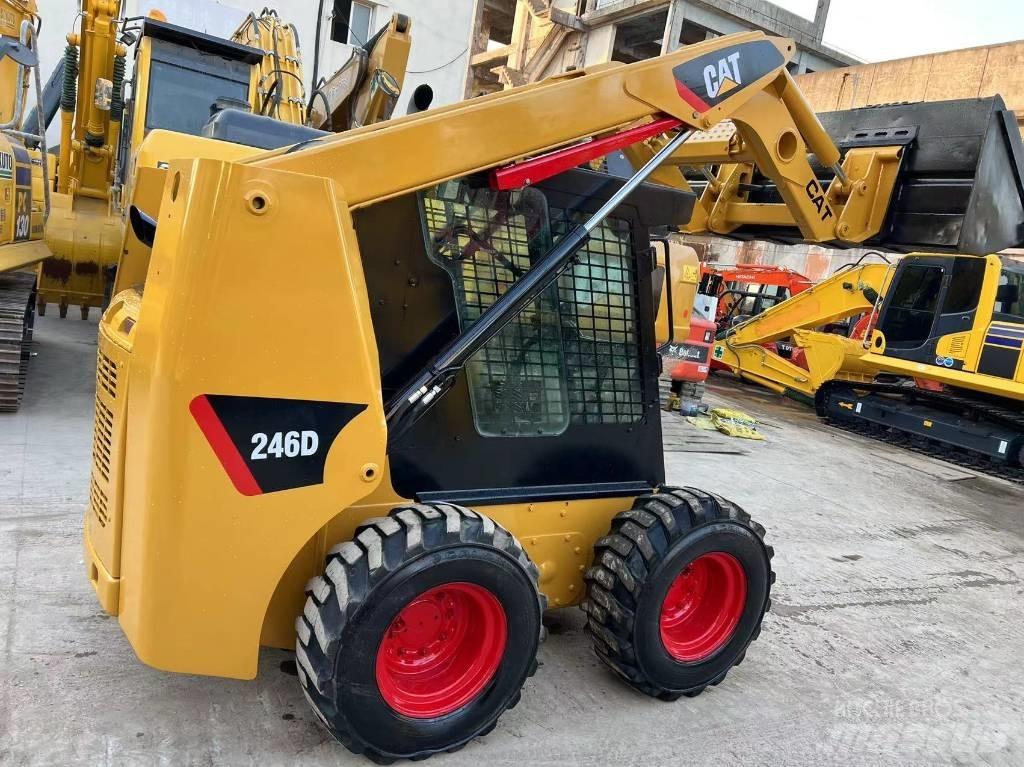 CAT 246D Ładowarki burtowe