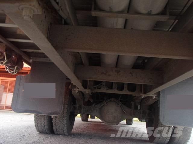 Hino 195 Ciężarówki typu Platforma / Skrzynia