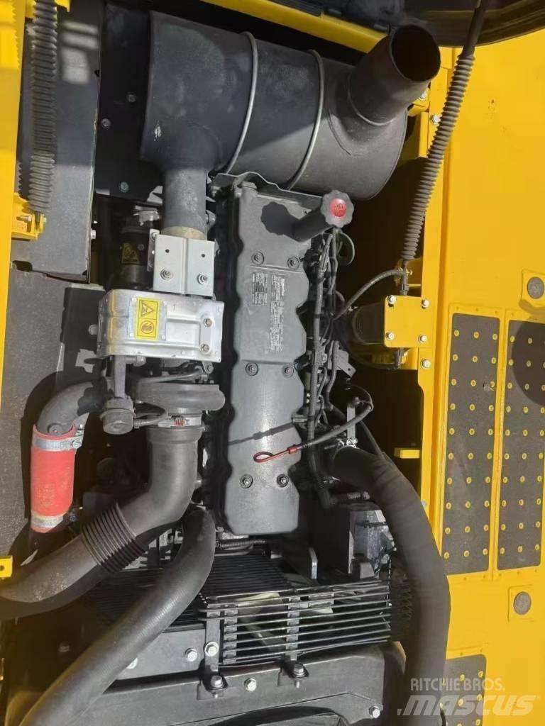 Komatsu 220LC-8 Koparki gąsienicowe